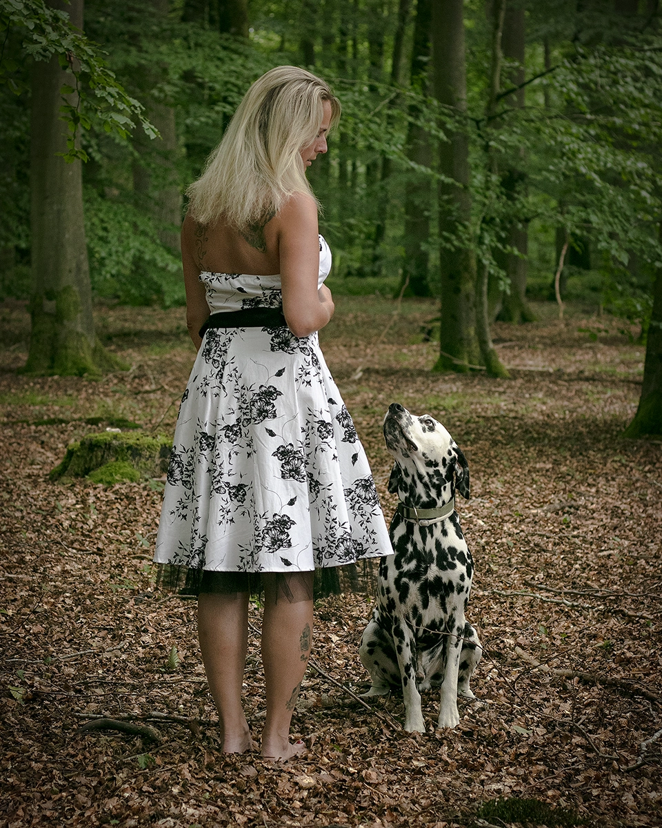 Sinnliches Outdoor Portrait mit Dalmatiner Rostock